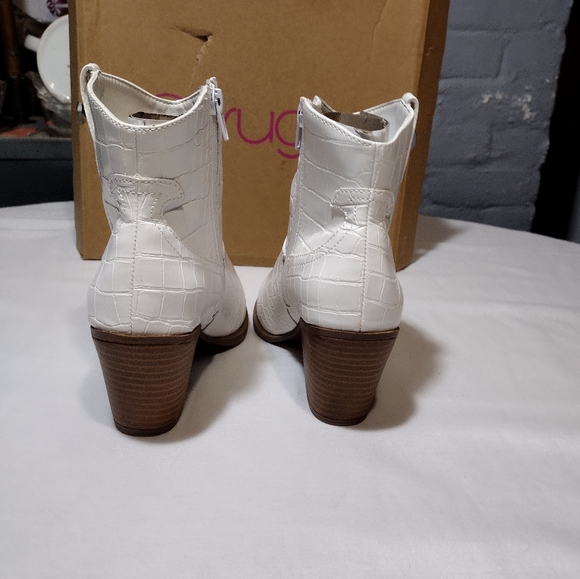 Sugar Tula Vegan Leather Snake Skin Pointed Toe Western Ankle Boots - Picture 11 of 16